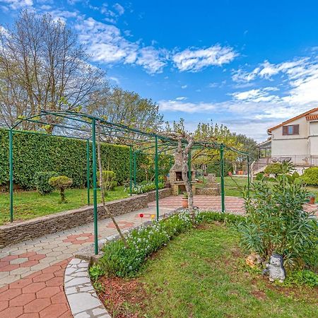 Apartment Flores Stari Pazin Luaran gambar