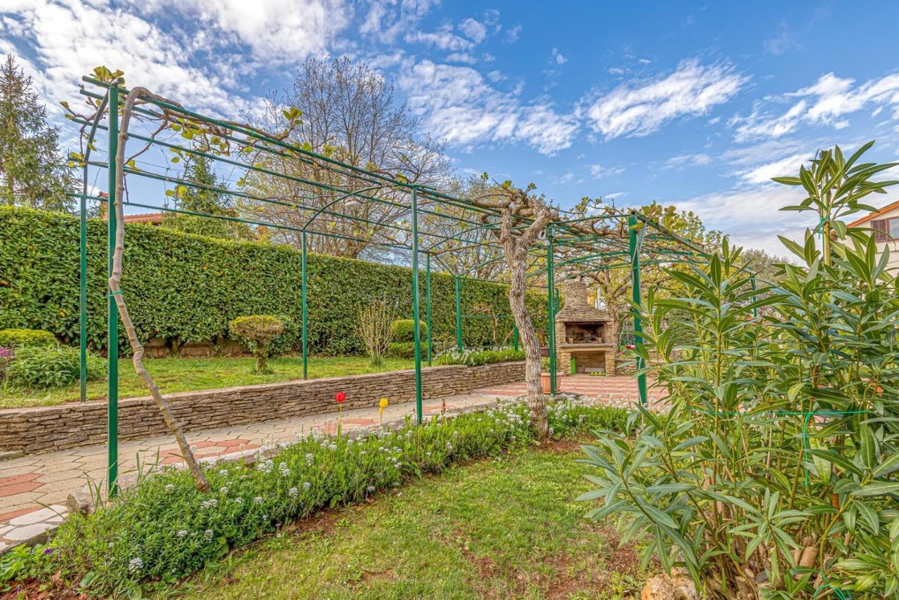 Apartment Flores Stari Pazin Luaran gambar