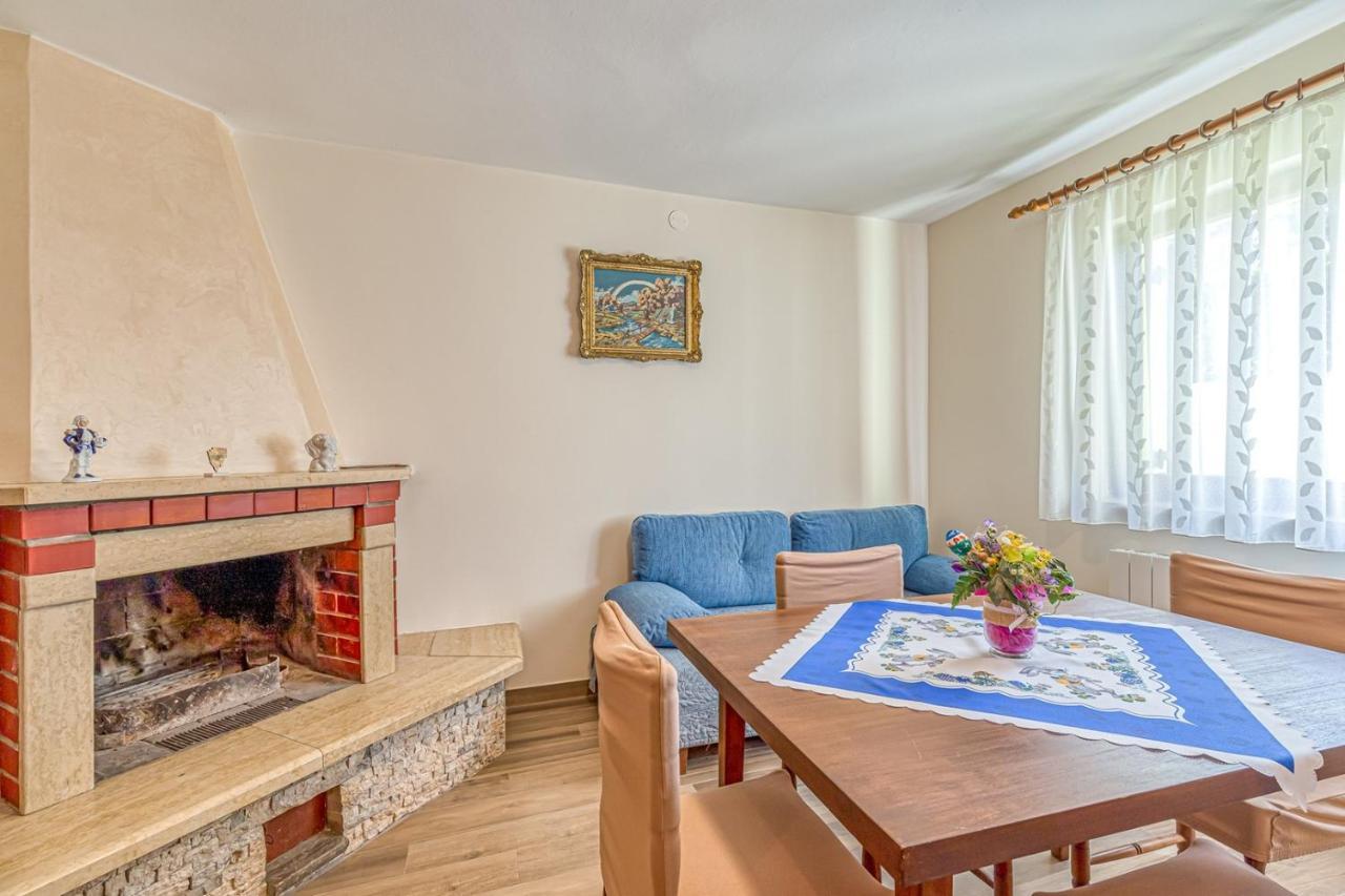 Apartment Flores Stari Pazin Luaran gambar