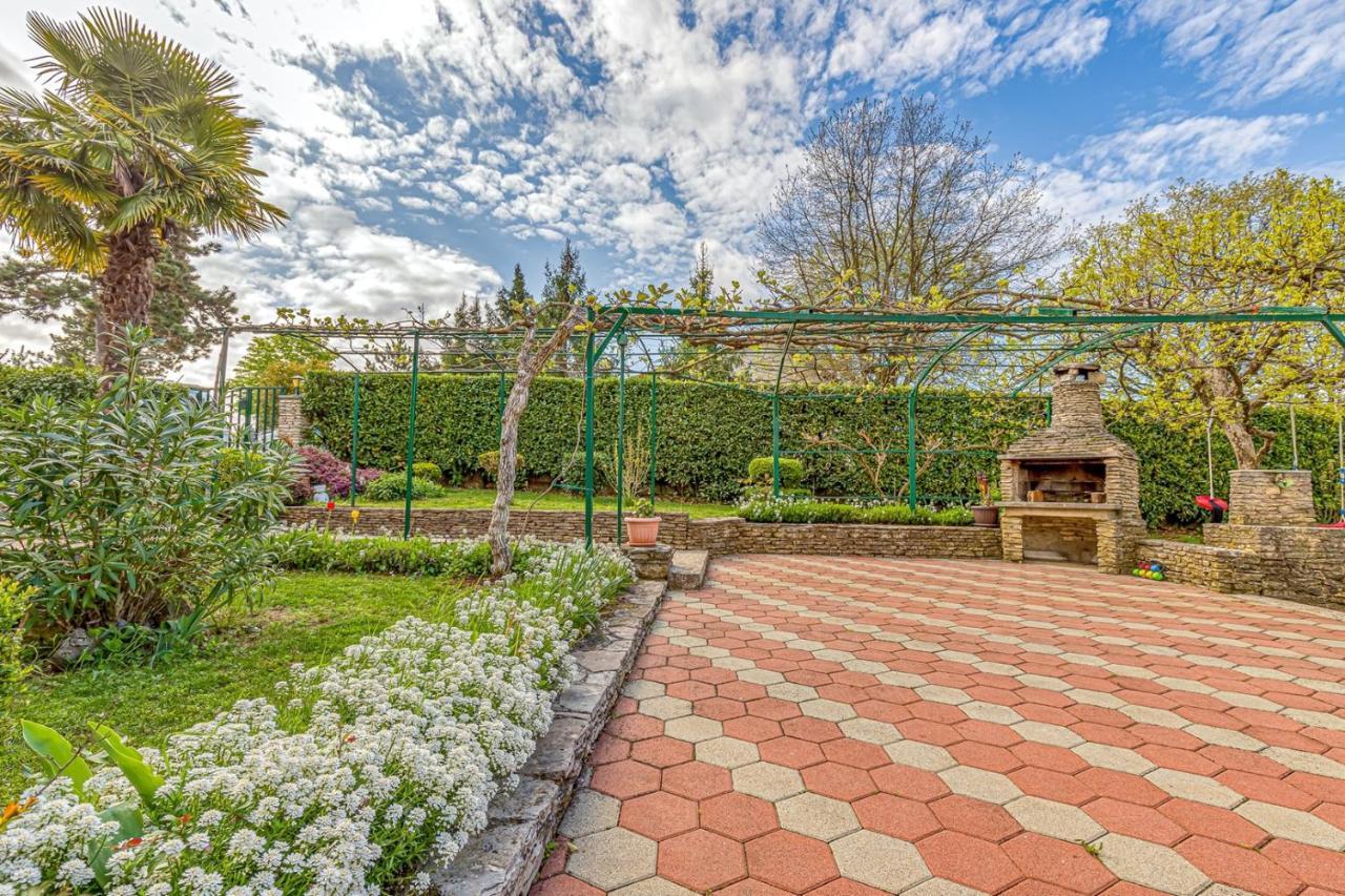 Apartment Flores Stari Pazin Luaran gambar