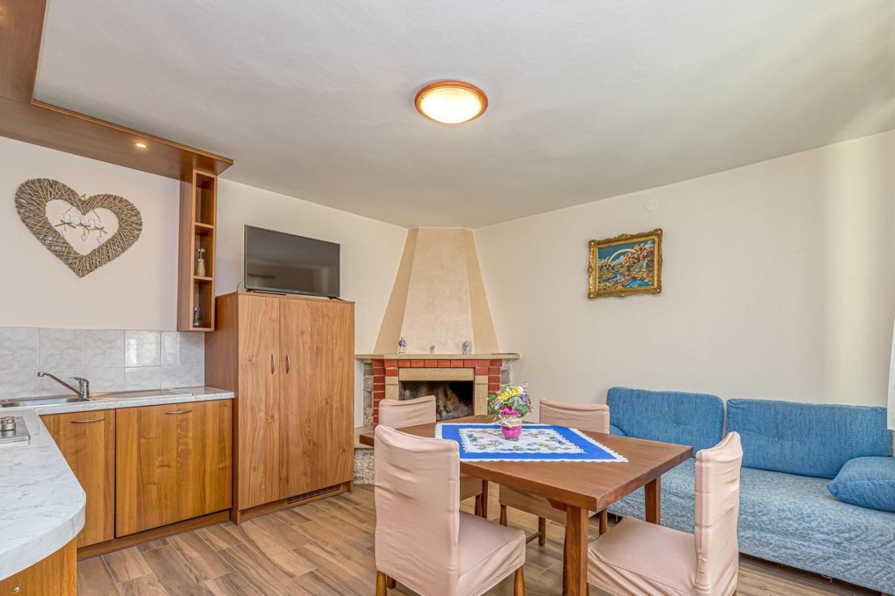 Apartment Flores Stari Pazin Luaran gambar