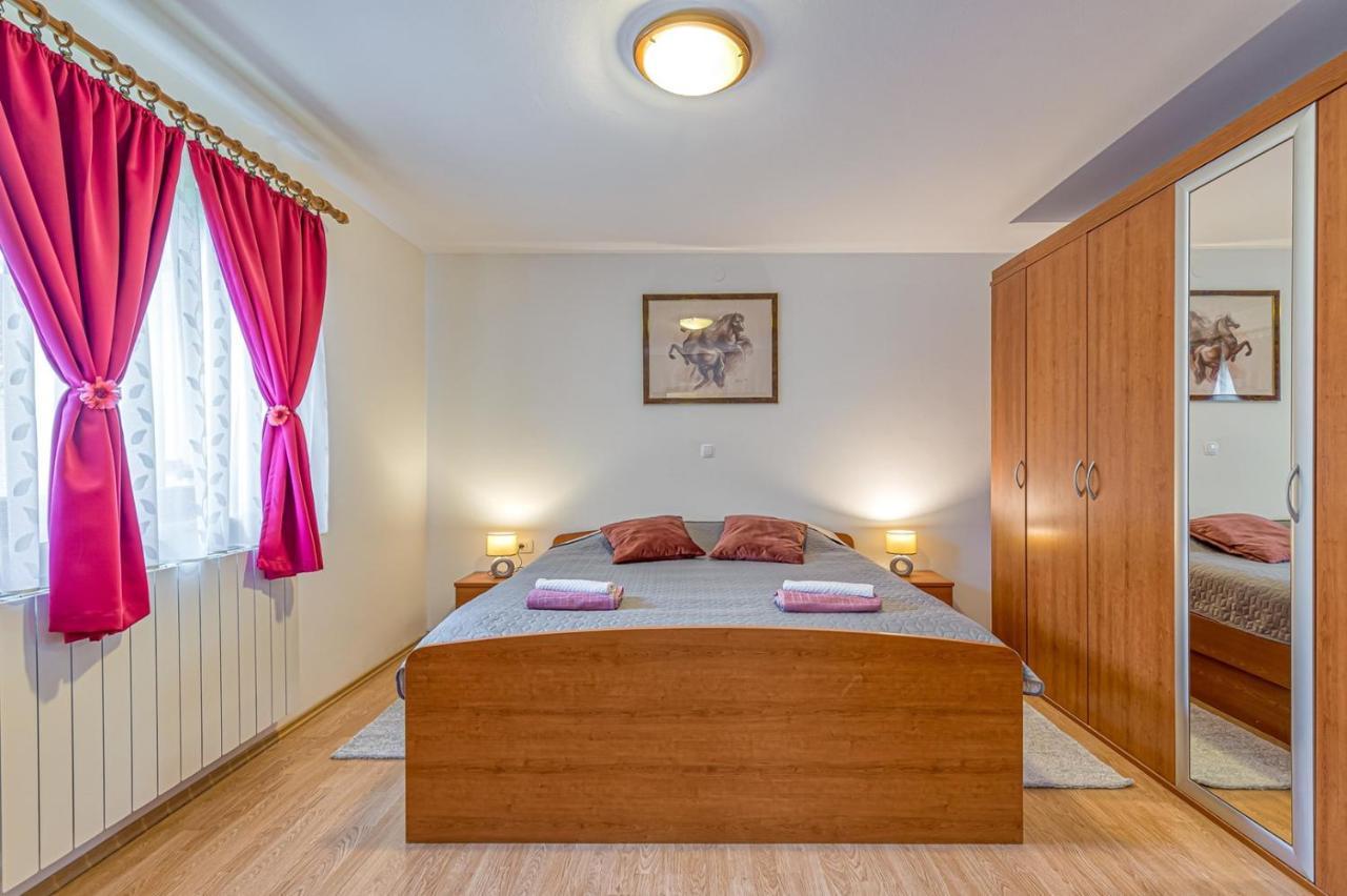 Apartment Flores Stari Pazin Luaran gambar