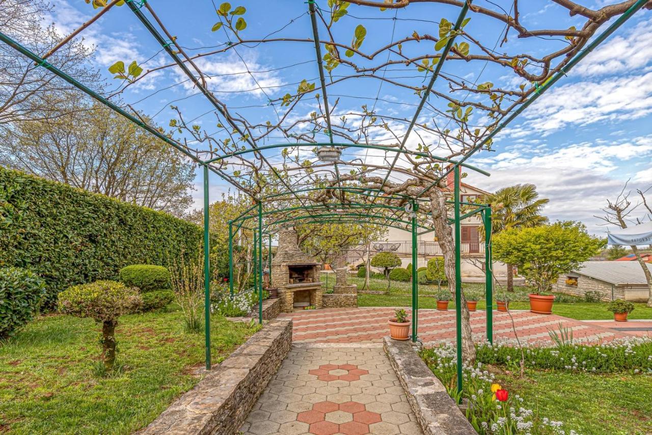 Apartment Flores Stari Pazin Luaran gambar