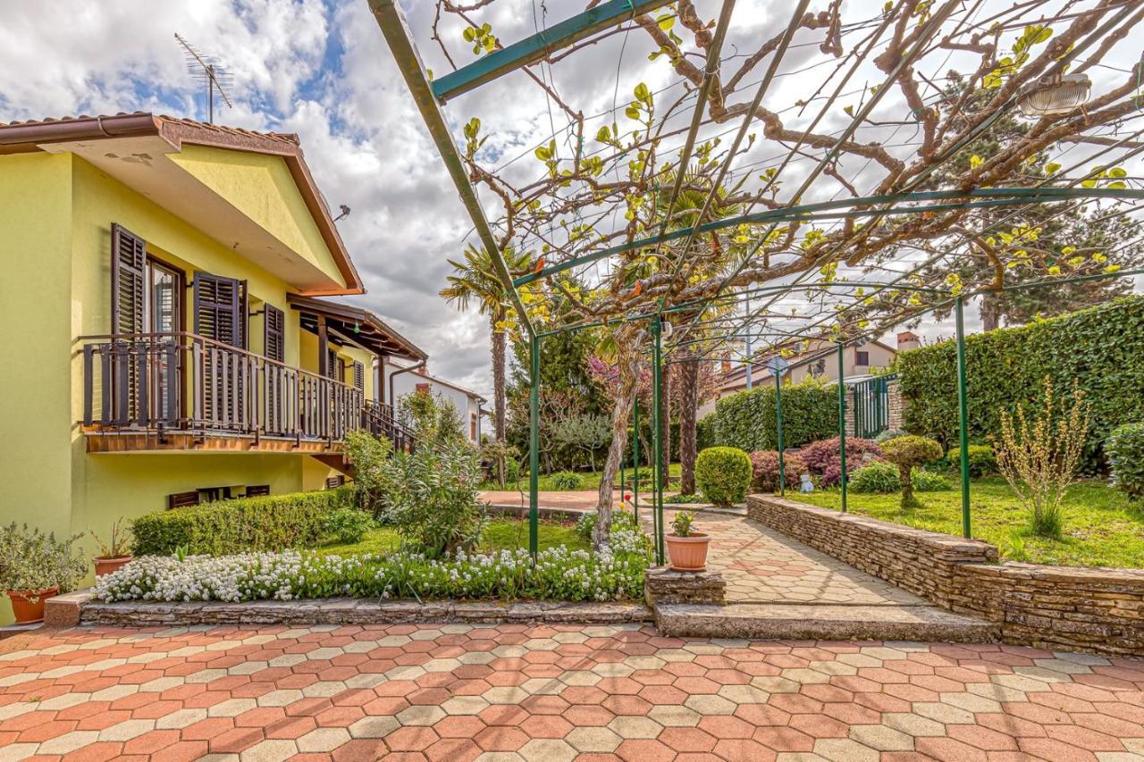 Apartment Flores Stari Pazin Luaran gambar