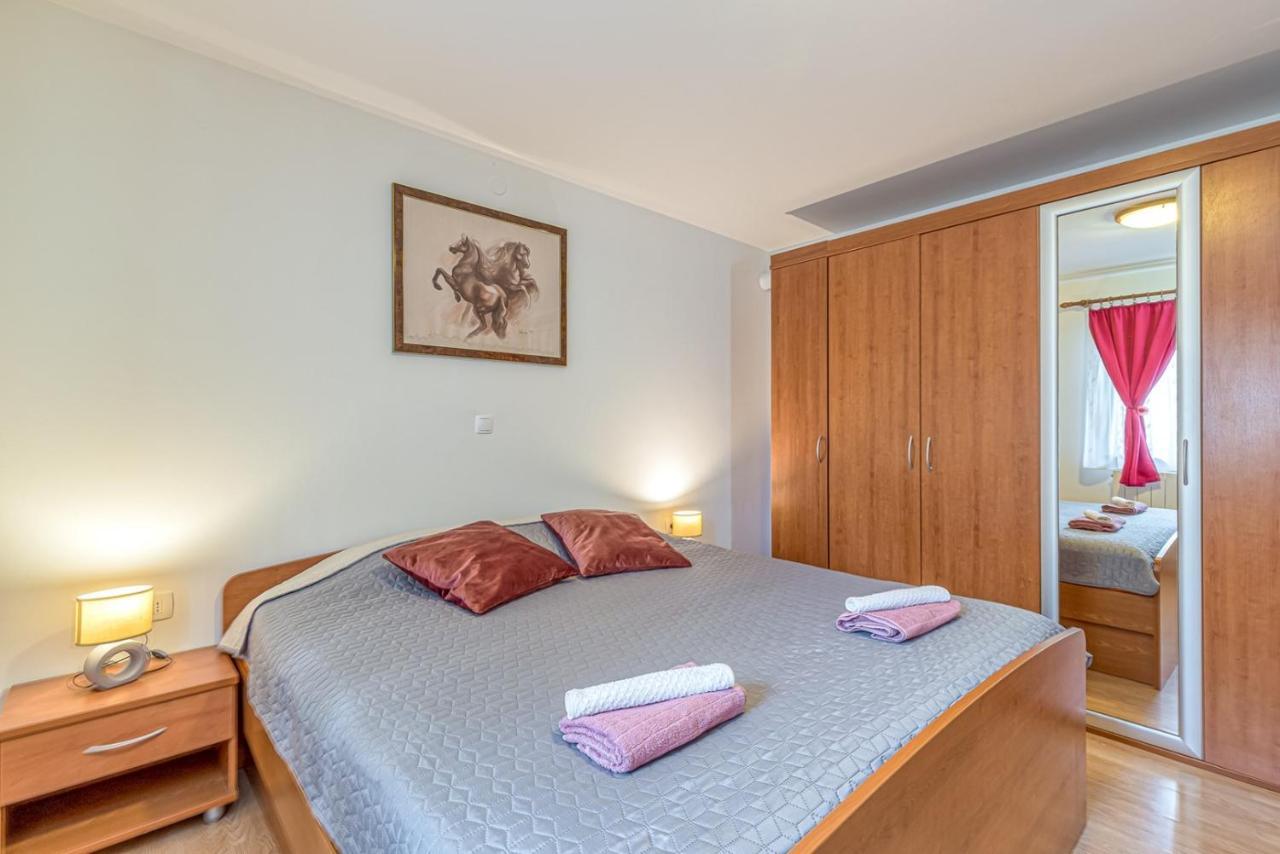 Apartment Flores Stari Pazin Luaran gambar